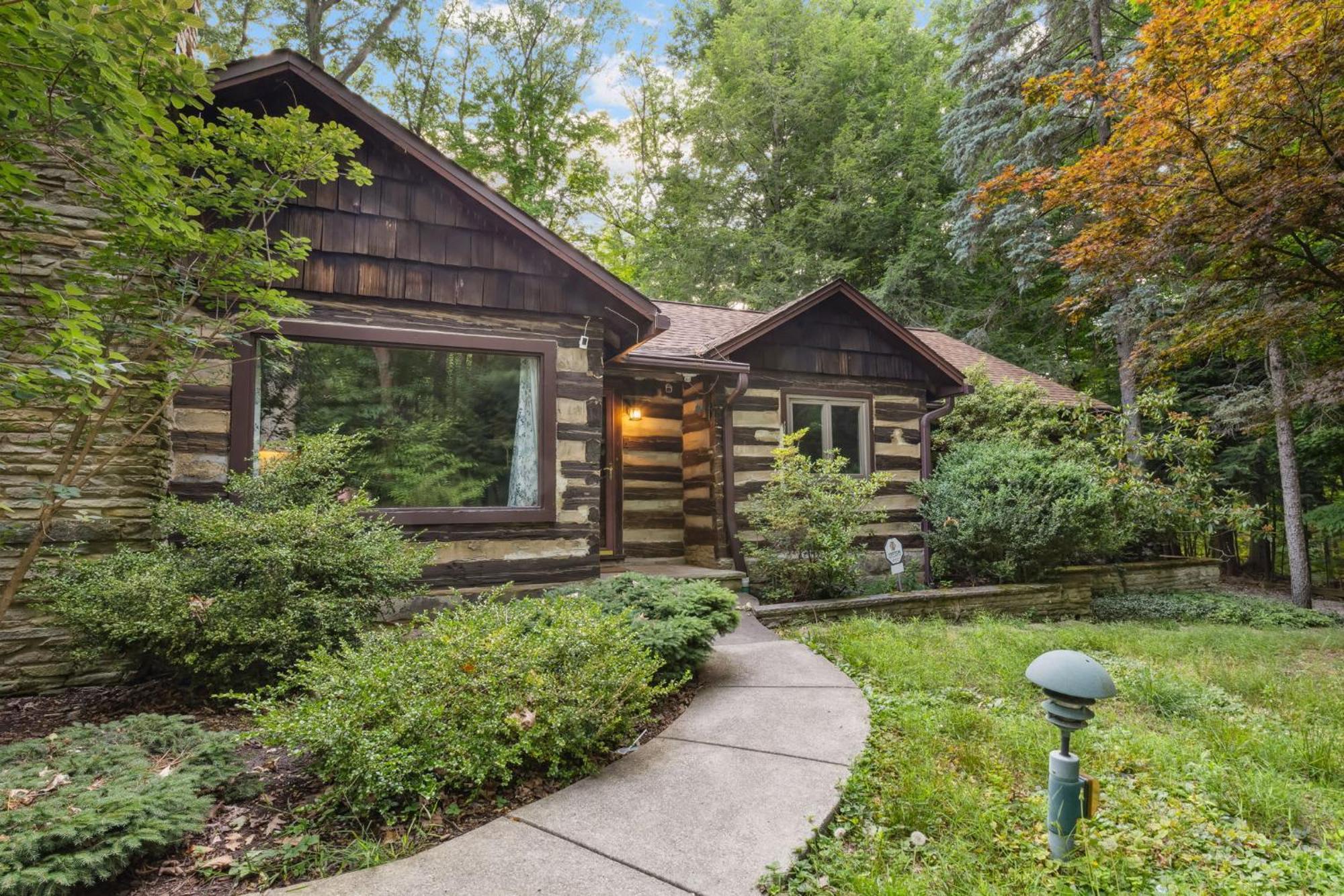 Log Cabin - Natures Oasis - Fire Pit & Gazebo Cleveland Exterior photo