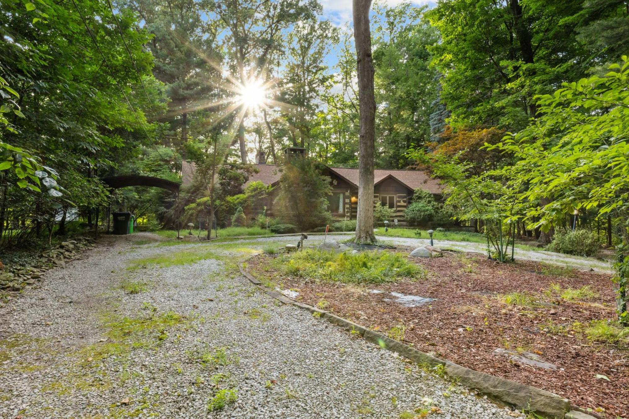 Log Cabin - Natures Oasis - Fire Pit & Gazebo Cleveland Exterior photo