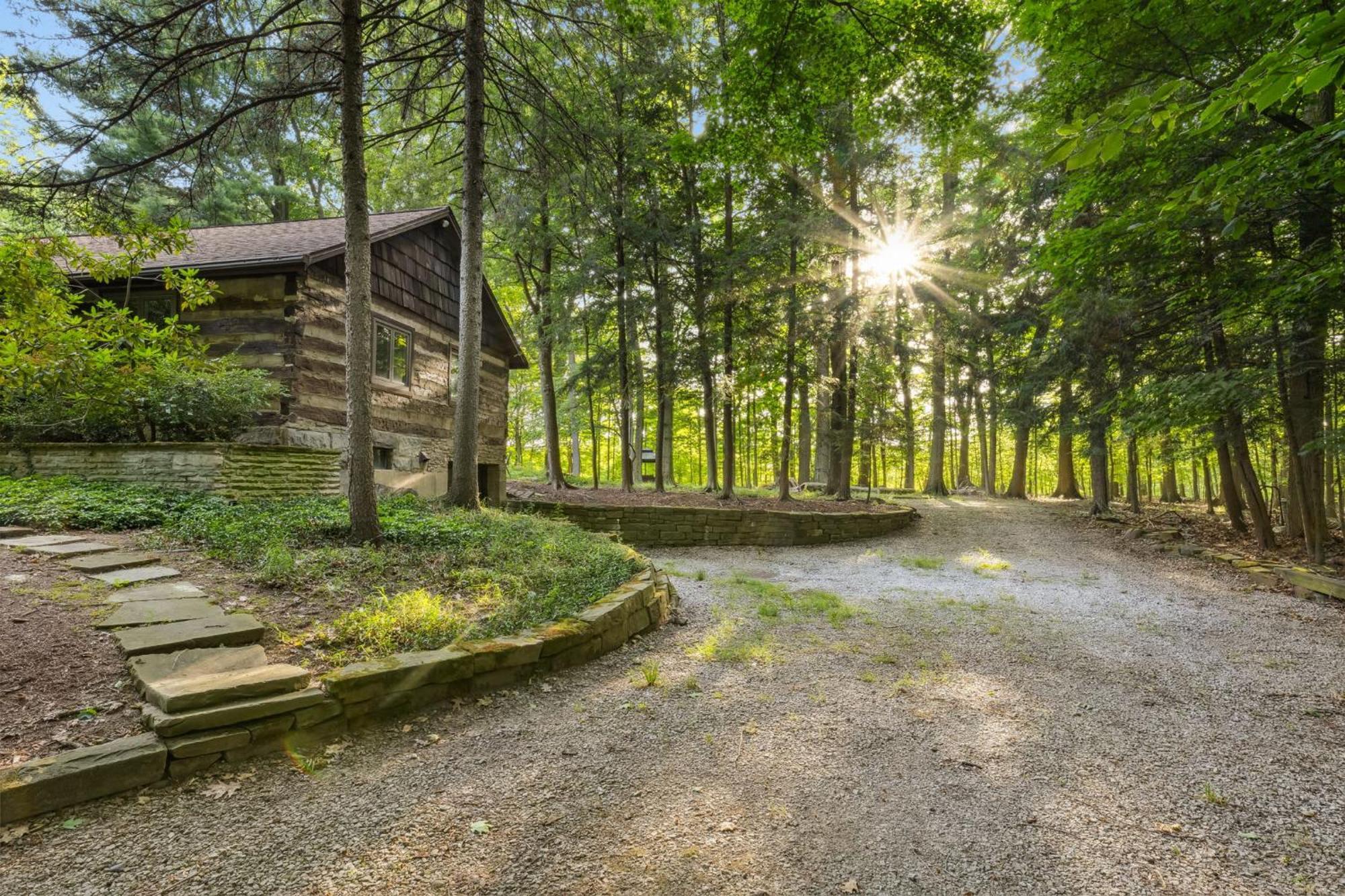 Log Cabin - Natures Oasis - Fire Pit & Gazebo Cleveland Exterior photo