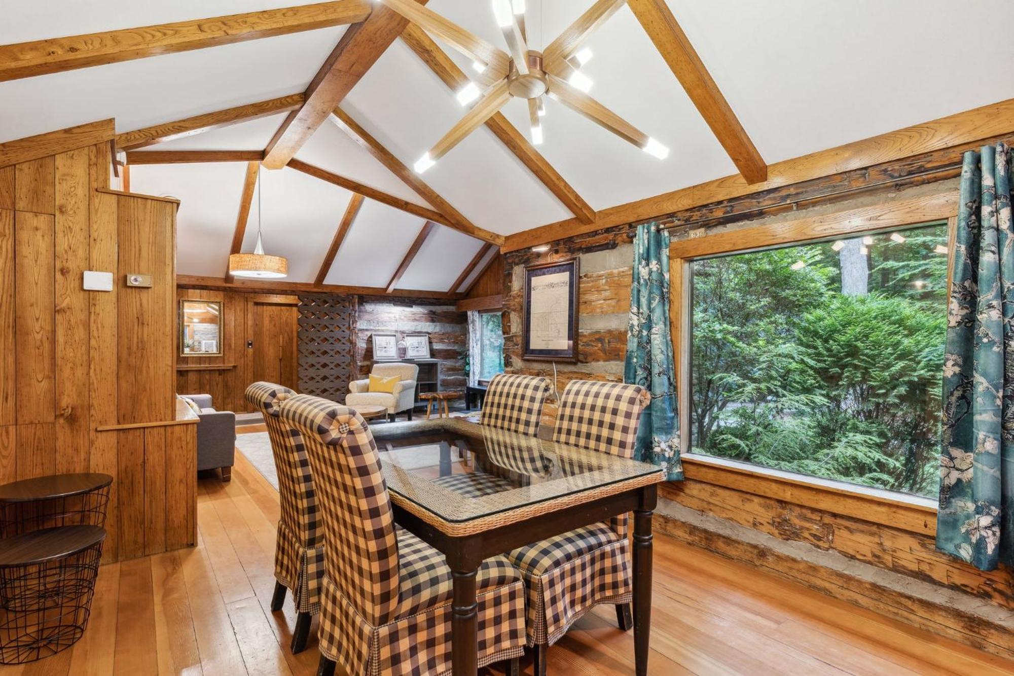 Log Cabin - Natures Oasis - Fire Pit & Gazebo Cleveland Exterior photo